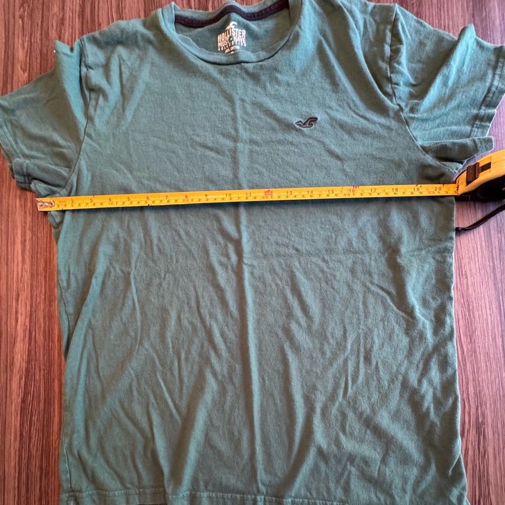 Hollister Men's Green T-Shirt - Picture 4 of 7